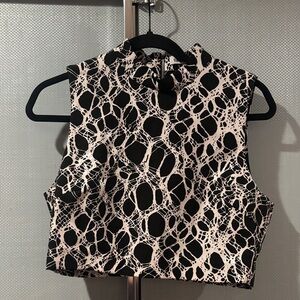 Elizabeth & James Black and White Patterned Women's Top - Cropped